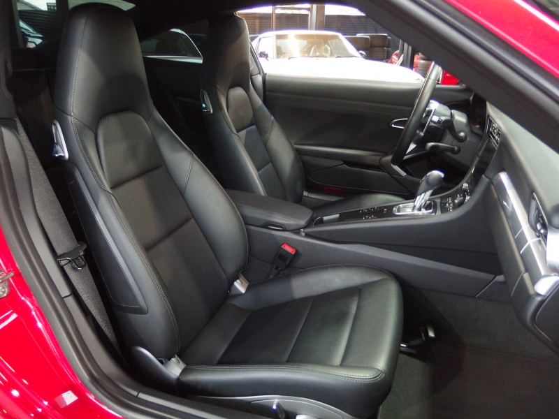 ポルシェ 911(Type991.2) カレラ　正規ディーラー車　左ハンドル　純正ナビ・CarPlay  バックカメラ　純正19インチアルミ　 中古車