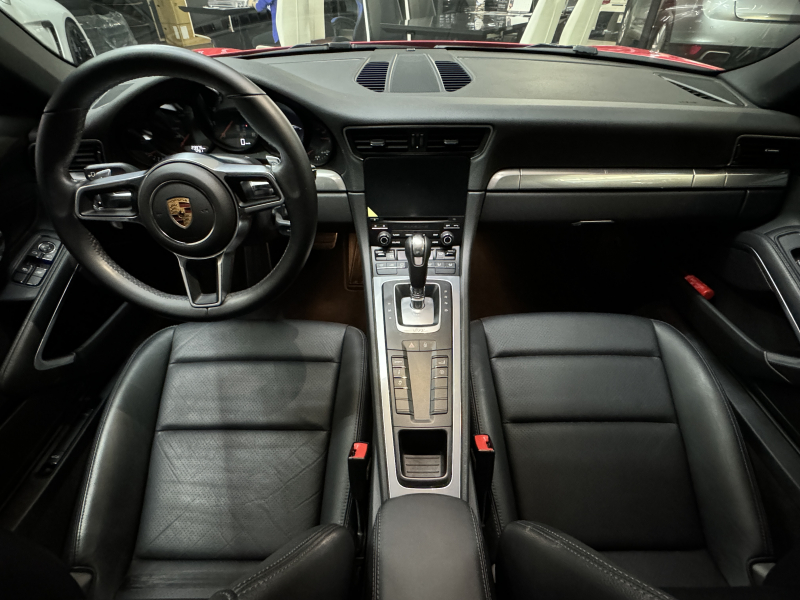 ポルシェ 911(Type991.2) カレラ　正規ディーラー車　左ハンドル　純正ナビ・CarPlay  バックカメラ　純正19インチアルミ　 中古車