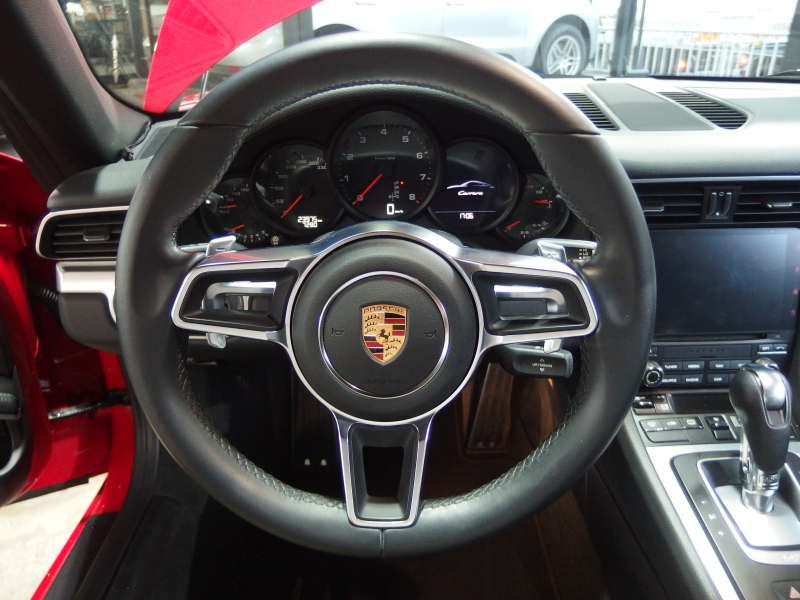 ポルシェ 911(Type991.2) カレラ　正規ディーラー車　左ハンドル　純正ナビ・CarPlay  バックカメラ　純正19インチアルミ　 中古車