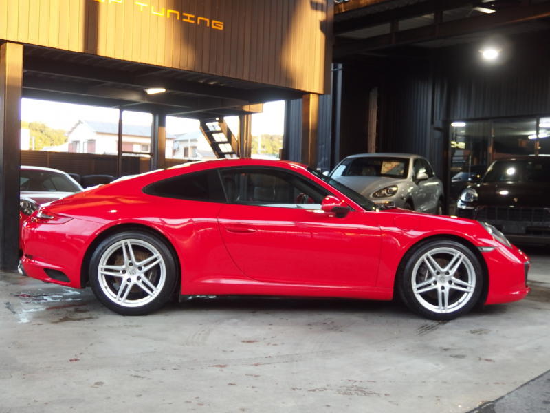 ポルシェ 911(Type991.2) カレラ　正規ディーラー車　左ハンドル　純正ナビ・CarPlay  バックカメラ　純正19インチアルミ　 中古車