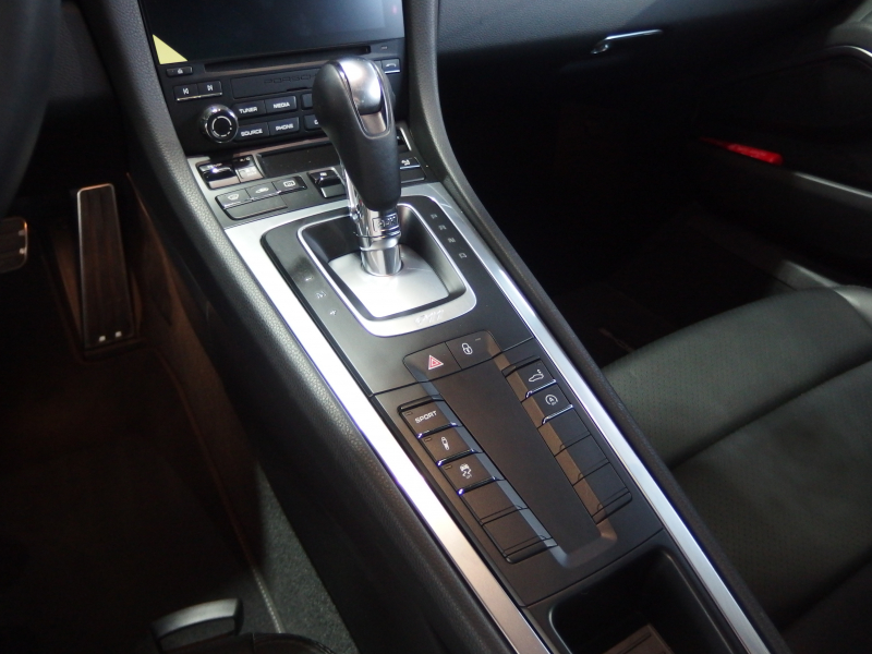 ポルシェ 911(Type991.2) カレラ　正規ディーラー車　左ハンドル　純正ナビ・CarPlay  バックカメラ　純正19インチアルミ　 中古車