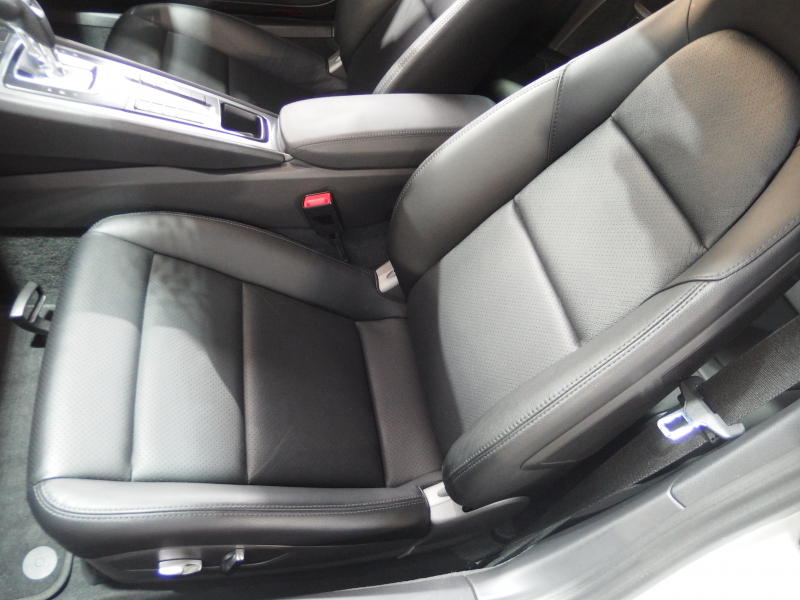 ポルシェ 911(Type991.2) 正規ディーラー車　右ハンドル　純正ナビCarPlay付き　社外バックカメラ　純正19インチアルミ　 中古車