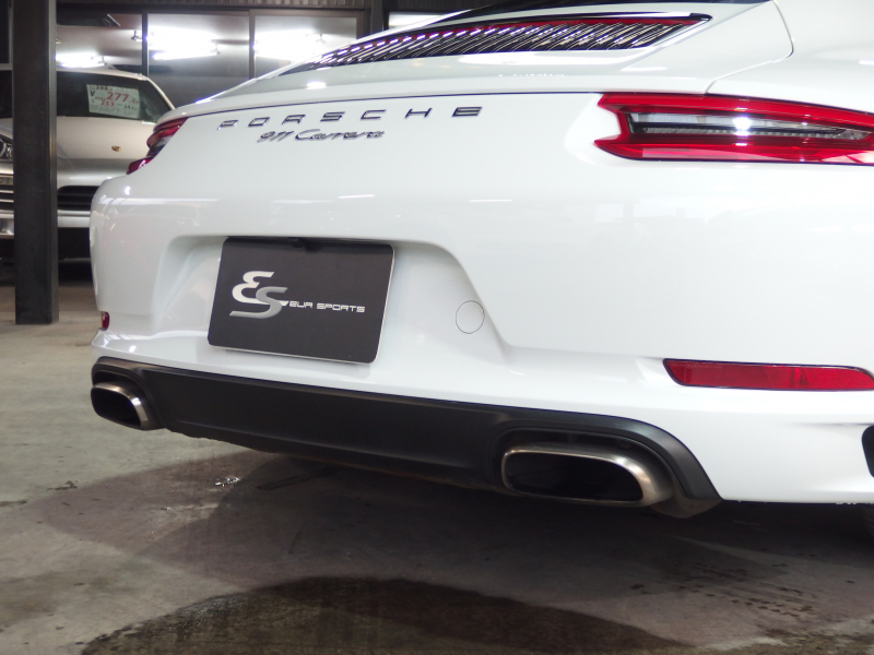 ポルシェ 911(Type991.2) 正規ディーラー車　右ハンドル　純正ナビCarPlay付き　社外バックカメラ　純正19インチアルミ　 中古車
