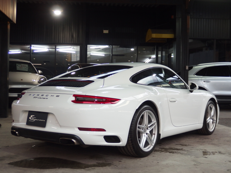 ポルシェ 911(Type991.2) 正規ディーラー車　右ハンドル　純正ナビCarPlay付き　社外バックカメラ　純正19インチアルミ　 中古車