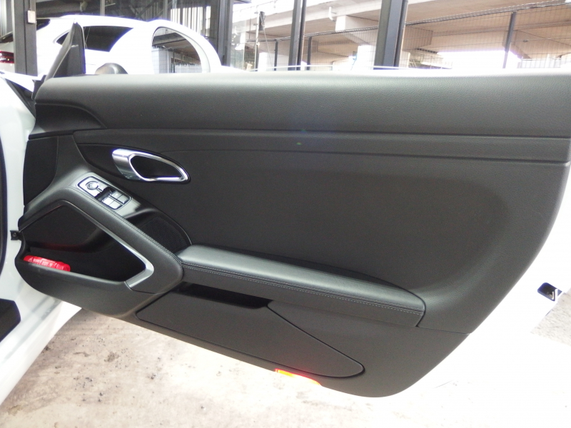 ポルシェ 911(Type991.2) 正規ディーラー車　右ハンドル　純正ナビCarPlay付き　社外バックカメラ　純正19インチアルミ　 中古車