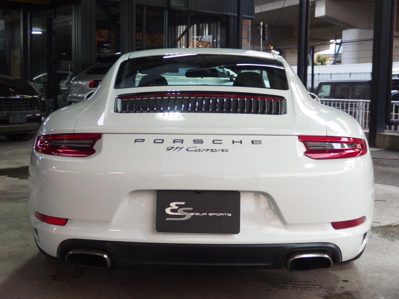 ポルシェ 911(Type991.2) 正規ディーラー車　右ハンドル　純正ナビCarPlay付き　社外バックカメラ　純正19インチアルミ　 中古車