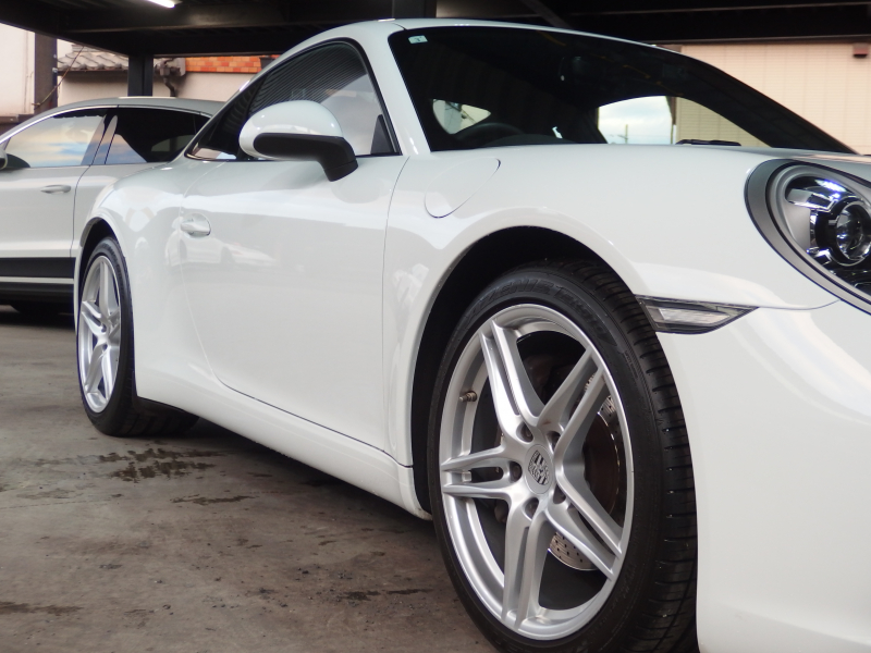 ポルシェ 911(Type991.2) 正規ディーラー車　右ハンドル　純正ナビCarPlay付き　社外バックカメラ　純正19インチアルミ　 中古車