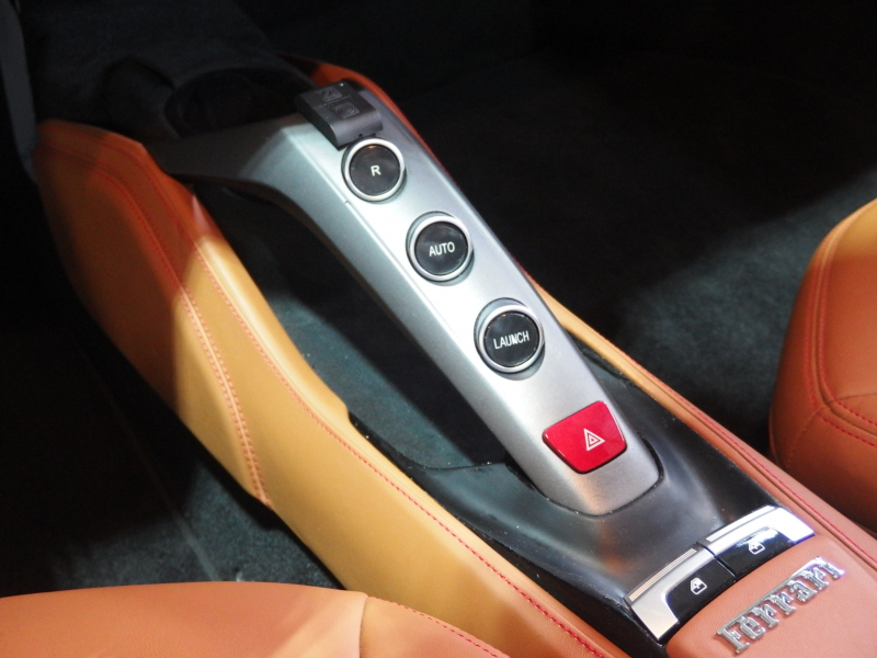 フェラーリ 488GTB 新車並行　ロベルタフロントリフター　フォージーアート21/22インチアルミ　ES可変バルブマフラー　ESエアロニウム（F /Sカナード） 中古車