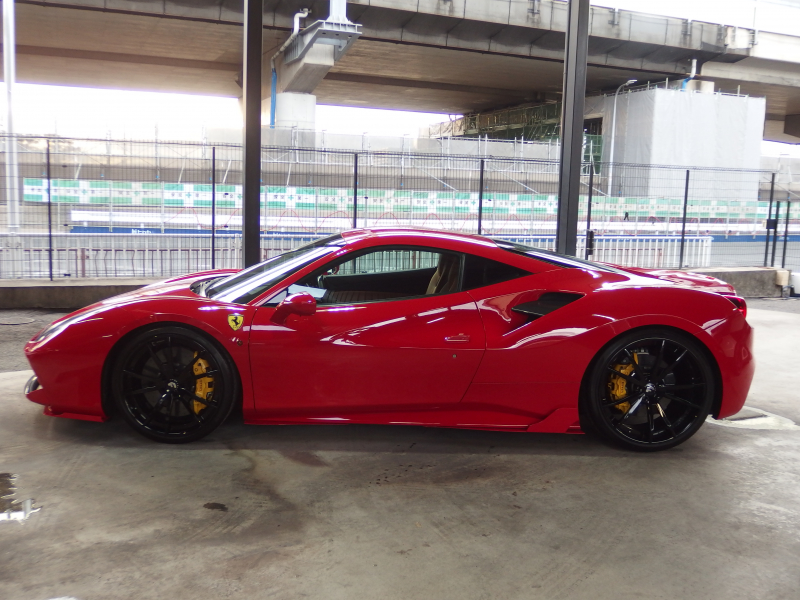 フェラーリ 488GTB 新車並行　ロベルタフロントリフター　フォージーアート21/22インチアルミ　ES可変バルブマフラー　ESエアロニウム（F /Sカナード） 中古車