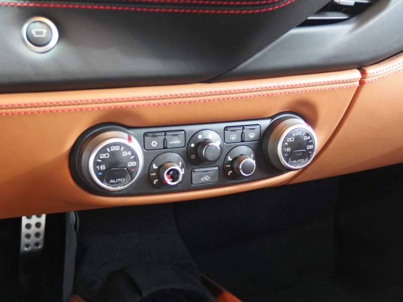 フェラーリ 488GTB 新車並行　ロベルタフロントリフター　フォージーアート21/22インチアルミ　ES可変バルブマフラー　ESエアロニウム（F /Sカナード） 中古車