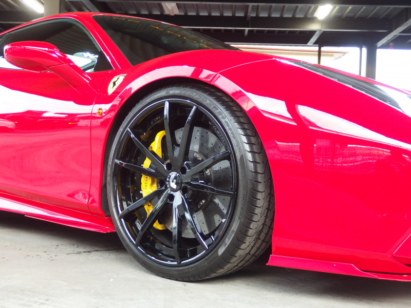 フェラーリ 488GTB 新車並行　ロベルタフロントリフター　フォージーアート21/22インチアルミ　ES可変バルブマフラー　ESエアロニウム（F /Sカナード） 中古車