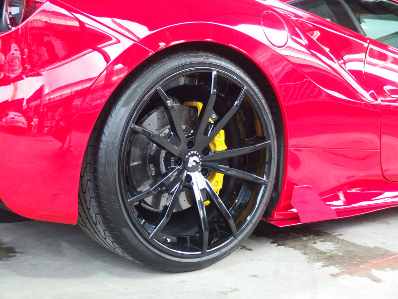 フェラーリ 488GTB 新車並行　ロベルタフロントリフター　フォージーアート21/22インチアルミ　ES可変バルブマフラー　ESエアロニウム（F /Sカナード） 中古車