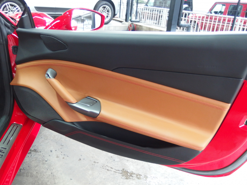 フェラーリ 488GTB 新車並行　ロベルタフロントリフター　フォージーアート21/22インチアルミ　ES可変バルブマフラー　ESエアロニウム（F /Sカナード） 中古車