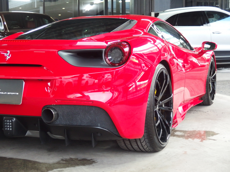 フェラーリ 488GTB 新車並行　ロベルタフロントリフター　フォージーアート21/22インチアルミ　ES可変バルブマフラー　ESエアロニウム（F /Sカナード） 中古車