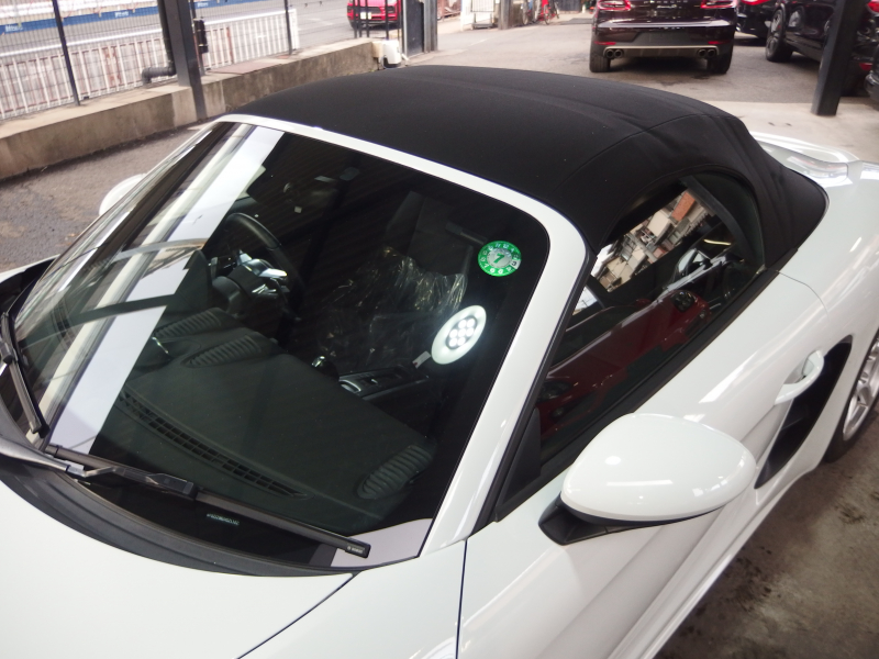 ポルシェ&nbsp;718 ボクスター&nbsp;スポーツクロノパッケージ　正規ディーラー車　右ハンドル　シートヒーター  オートエアコン　純正ナビ　社外地デジチューナー&nbsp;中古車