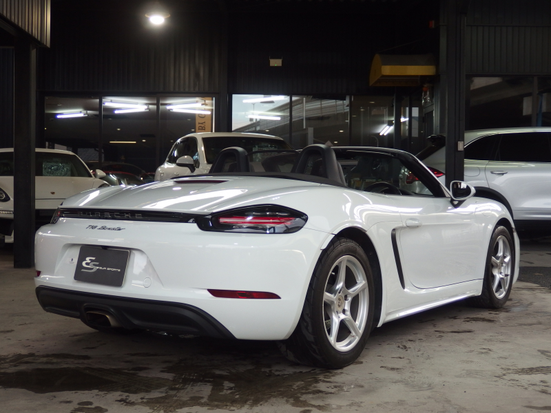 ポルシェ&nbsp;718 ボクスター&nbsp;スポーツクロノパッケージ　正規ディーラー車　右ハンドル　シートヒーター  オートエアコン　純正ナビ　社外地デジチューナー&nbsp;中古車