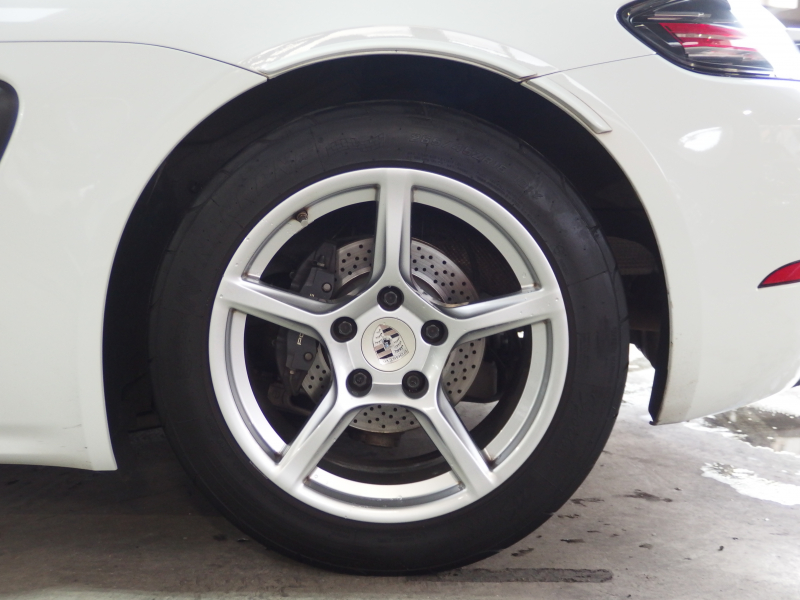 ポルシェ&nbsp;718 ボクスター&nbsp;スポーツクロノパッケージ　正規ディーラー車　右ハンドル　シートヒーター  オートエアコン　純正ナビ　社外地デジチューナー&nbsp;中古車