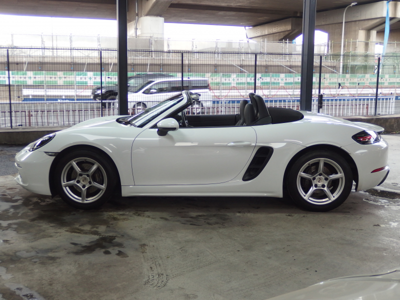 ポルシェ&nbsp;718 ボクスター&nbsp;スポーツクロノパッケージ　正規ディーラー車　右ハンドル　シートヒーター  オートエアコン　純正ナビ　社外地デジチューナー&nbsp;中古車