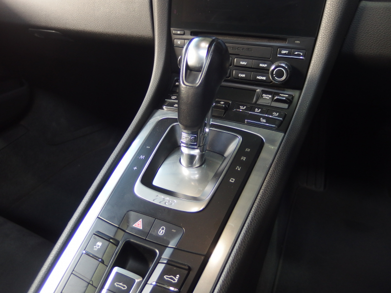 ポルシェ&nbsp;718 ボクスター&nbsp;スポーツクロノパッケージ　正規ディーラー車　右ハンドル　シートヒーター  オートエアコン　純正ナビ　社外地デジチューナー&nbsp;中古車