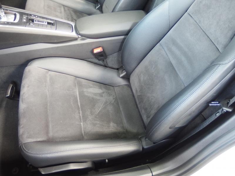 ポルシェ&nbsp;718 ボクスター&nbsp;スポーツクロノパッケージ　正規ディーラー車　右ハンドル　シートヒーター  オートエアコン　純正ナビ　社外地デジチューナー&nbsp;中古車