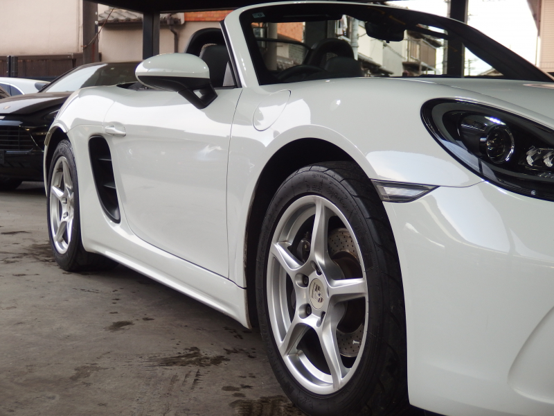 ポルシェ&nbsp;718 ボクスター&nbsp;スポーツクロノパッケージ　正規ディーラー車　右ハンドル　シートヒーター  オートエアコン　純正ナビ　社外地デジチューナー&nbsp;中古車
