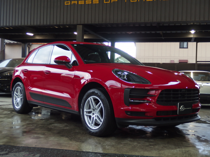 ポルシェ マカン オールレザーインテリア カーボンパネル カーボンコンビステアリング ステアリングヒーター スマートキー 中古車