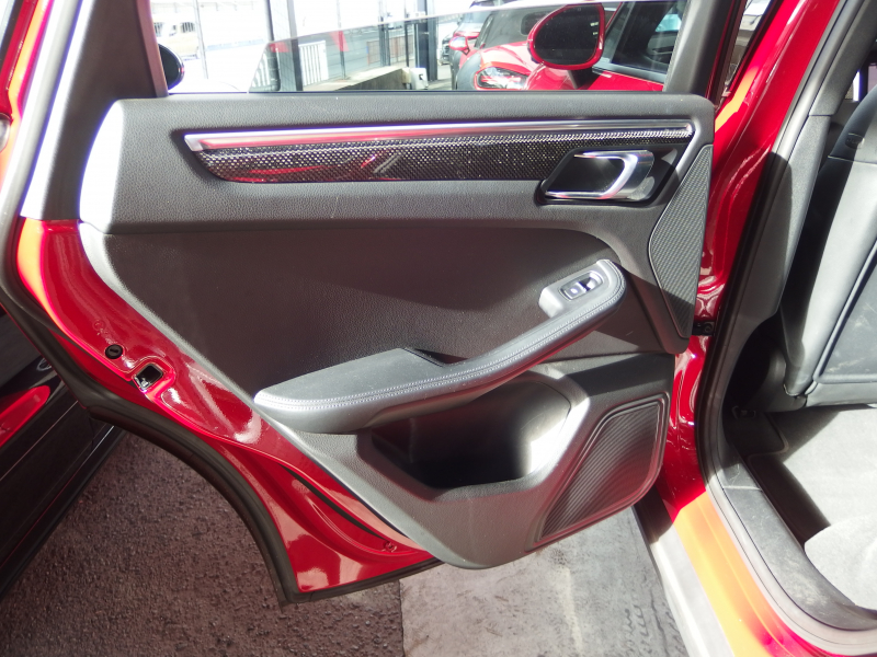 ポルシェ マカン オールレザーインテリア カーボンパネル カーボンコンビステアリング ステアリングヒーター スマートキー 中古車