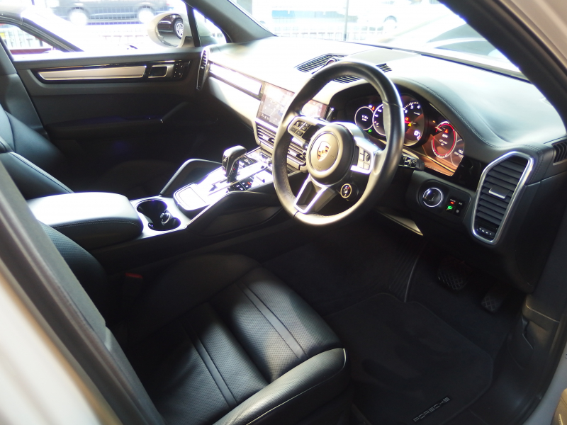 ポルシェ カイエン スポーツクロノパッケージ　EUR-GTエアロ　社外22in クレヨンオールペイント　エントリードライブ  CarPlay エアサス 中古車