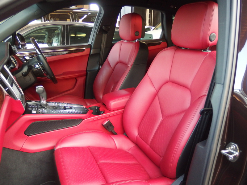 ポルシェ マカン S スポーツクロノパッケージ　正規ディーラー車　スマートキー　フロント左右シートヒーター   オールレザーインテリア 中古車