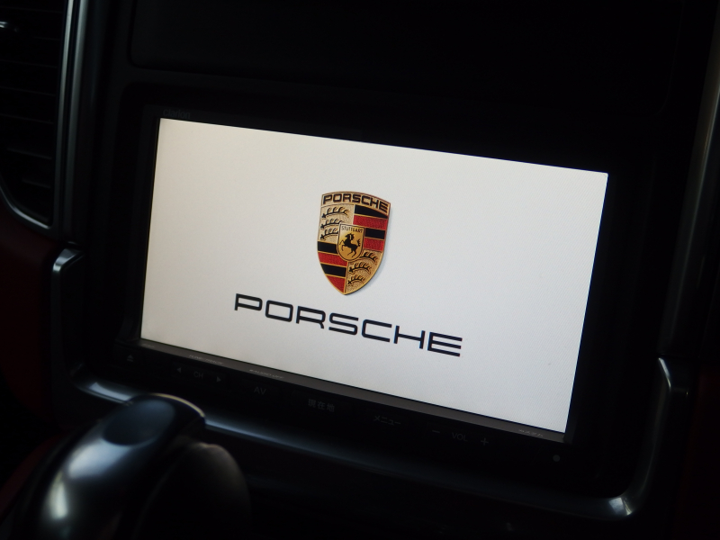 ポルシェ マカン S スポーツクロノパッケージ　正規ディーラー車　スマートキー　フロント左右シートヒーター   オールレザーインテリア 中古車