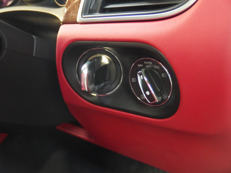 ポルシェ マカン S スポーツクロノパッケージ　正規ディーラー車　スマートキー　フロント左右シートヒーター   オールレザーインテリア 中古車