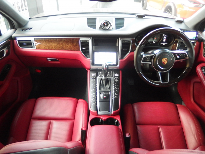 ポルシェ マカン S スポーツクロノパッケージ　正規ディーラー車　スマートキー　フロント左右シートヒーター   オールレザーインテリア 中古車