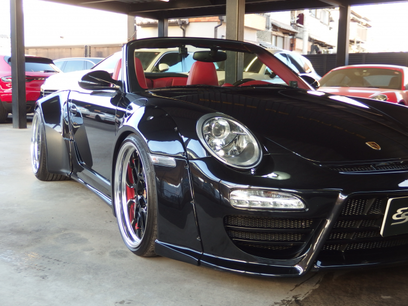 ポルシェ 911(Type997) カレラSカブリオレ　スポーツクロノPKG レッドレザー インテリア　ES可変バルブマフラー　社外ダックテール 中古車