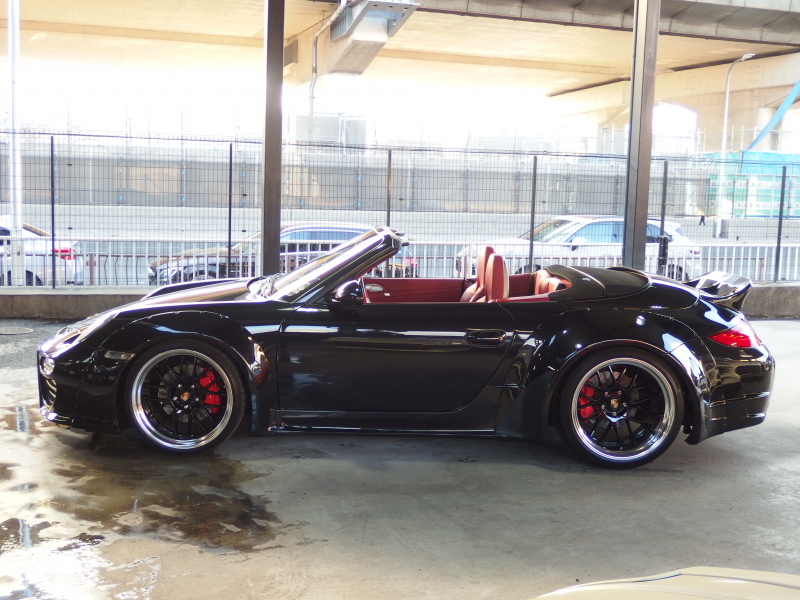 ポルシェ 911(Type997) カレラSカブリオレ　スポーツクロノPKG レッドレザー インテリア　ES可変バルブマフラー　社外ダックテール 中古車