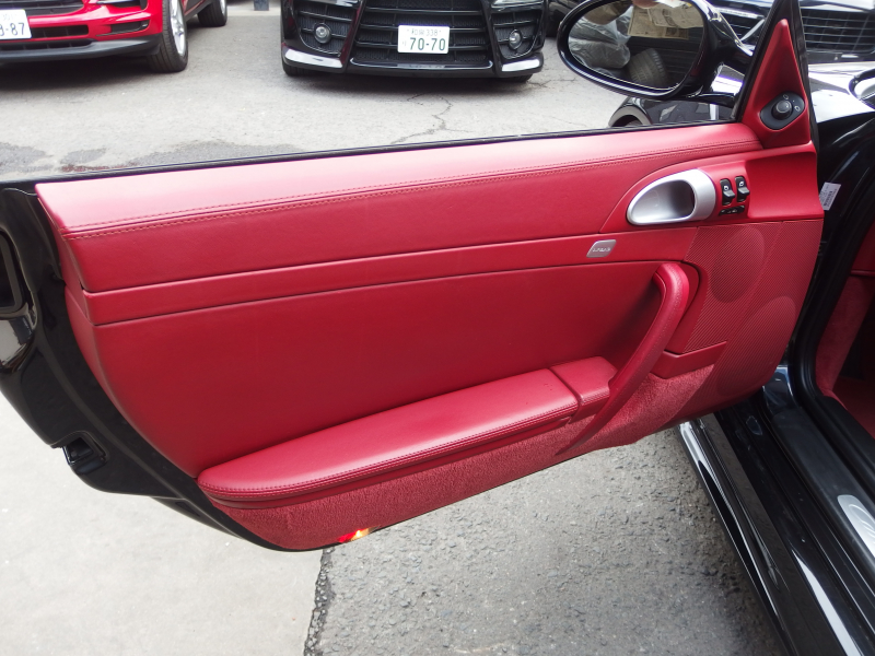 ポルシェ 911(Type997) カレラSカブリオレ　スポーツクロノPKG レッドレザー インテリア　ES可変バルブマフラー　社外ダックテール 中古車