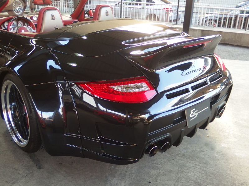 ポルシェ 911(Type997) カレラSカブリオレ　スポーツクロノPKG レッドレザー インテリア　ES可変バルブマフラー　社外ダックテール 中古車