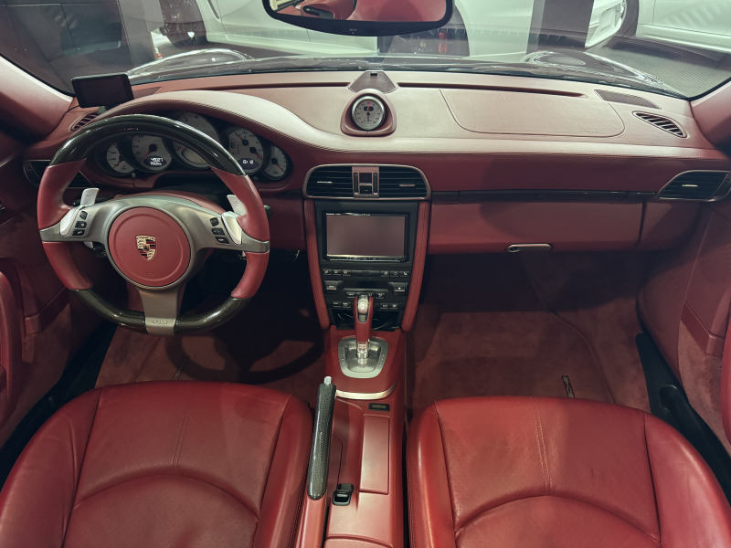 ポルシェ 911(Type997) カレラSカブリオレ　スポーツクロノPKG レッドレザー インテリア　ES可変バルブマフラー　社外ダックテール 中古車