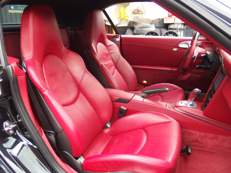 ポルシェ 911(Type997) カレラSカブリオレ　スポーツクロノPKG レッドレザー インテリア　ES可変バルブマフラー　社外ダックテール 中古車