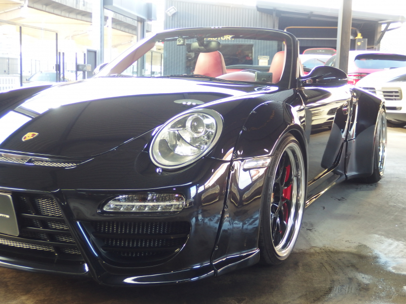 ポルシェ 911(Type997) カレラSカブリオレ　スポーツクロノPKG レッドレザー インテリア　ES可変バルブマフラー　社外ダックテール 中古車