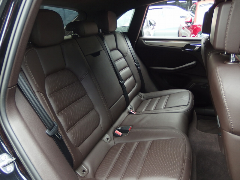 ポルシェ&nbsp;マカン&nbsp;ターボ 　正規D車　PDK　純正21inアルミ　オールレザーインテリア　アダプティブスポーツシート&nbsp;中古車