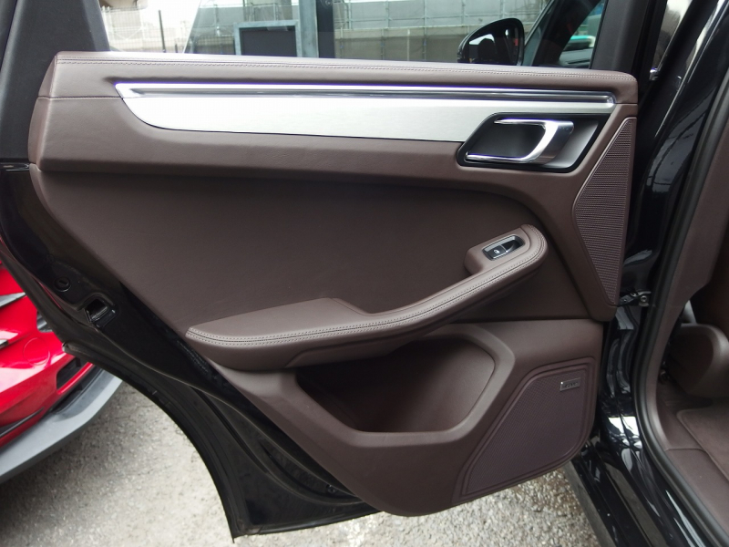 ポルシェ&nbsp;マカン&nbsp;ターボ 　正規D車　PDK　純正21inアルミ　オールレザーインテリア　アダプティブスポーツシート&nbsp;中古車