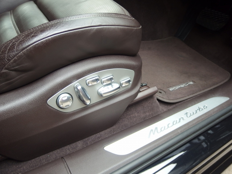 ポルシェ&nbsp;マカン&nbsp;ターボ 　正規D車　PDK　純正21inアルミ　オールレザーインテリア　アダプティブスポーツシート&nbsp;中古車