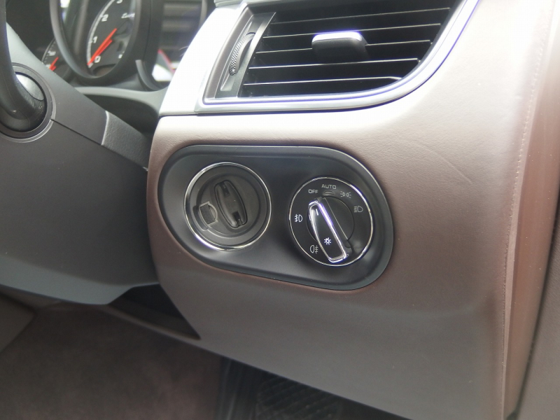 ポルシェ&nbsp;マカン&nbsp;ターボ 　正規D車　PDK　純正21inアルミ　オールレザーインテリア　アダプティブスポーツシート&nbsp;中古車