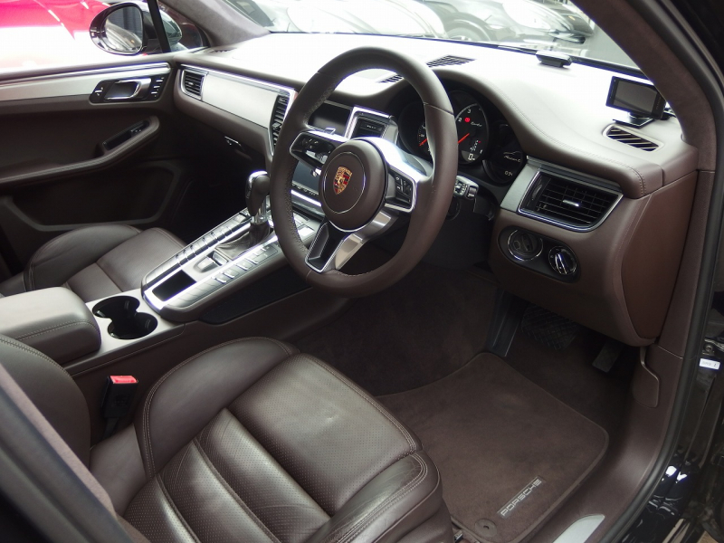 ポルシェ&nbsp;マカン&nbsp;ターボ 　正規D車　PDK　純正21inアルミ　オールレザーインテリア　アダプティブスポーツシート&nbsp;中古車