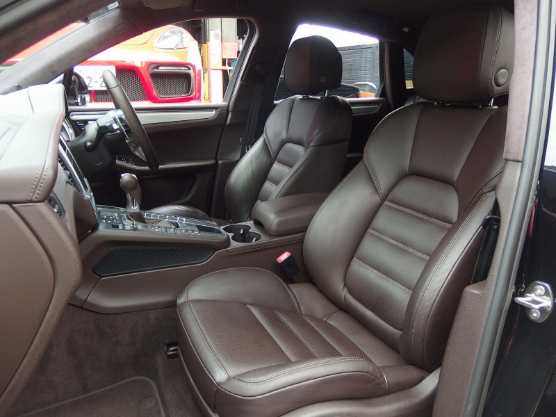 ポルシェ&nbsp;マカン&nbsp;ターボ 　正規D車　PDK　純正21inアルミ　オールレザーインテリア　アダプティブスポーツシート&nbsp;中古車