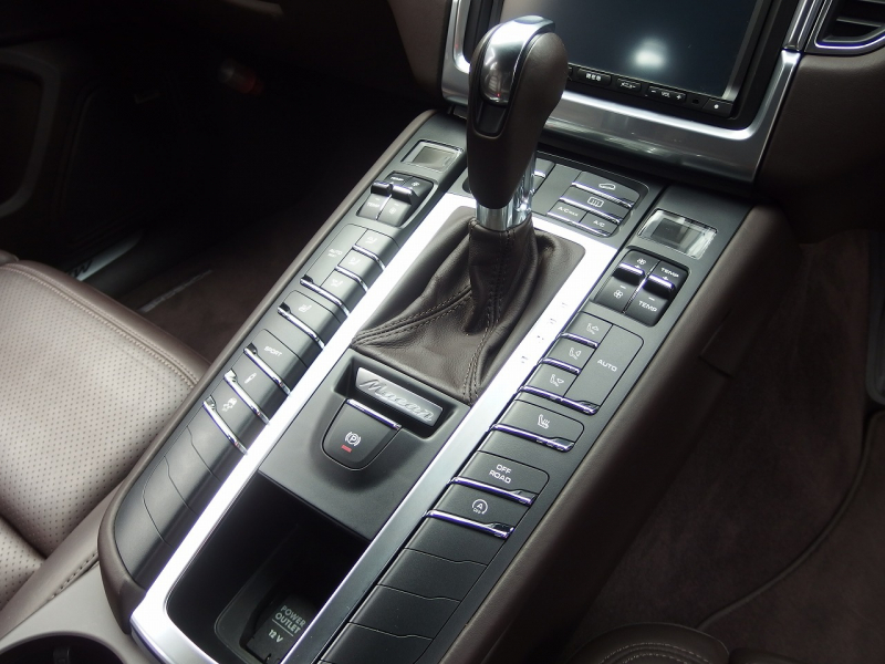 ポルシェ&nbsp;マカン&nbsp;ターボ 　正規D車　PDK　純正21inアルミ　オールレザーインテリア　アダプティブスポーツシート&nbsp;中古車