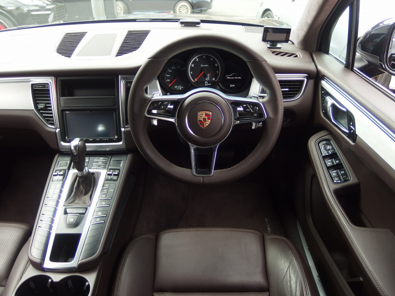 ポルシェ&nbsp;マカン&nbsp;ターボ 　正規D車　PDK　純正21inアルミ　オールレザーインテリア　アダプティブスポーツシート&nbsp;中古車