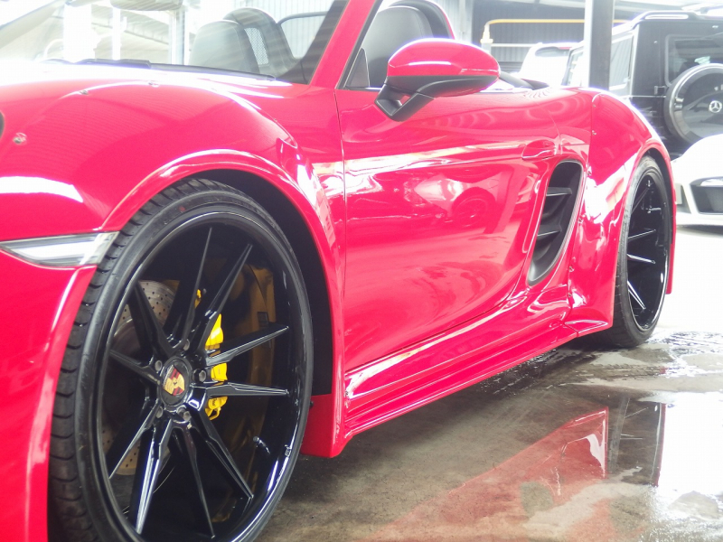 ポルシェ&nbsp;718 ボクスター&nbsp;EUR-GTワイドボディキット　専用21インチアルミホイール　社外ローダウンサス　スポクロPKG&nbsp;中古車