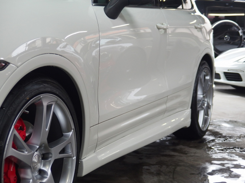 ポルシェ カイエン 正規ディーラー車　右ハンドル EUR-GTエアロ　ESローダウンサス　社外22インチアルミ 中古車