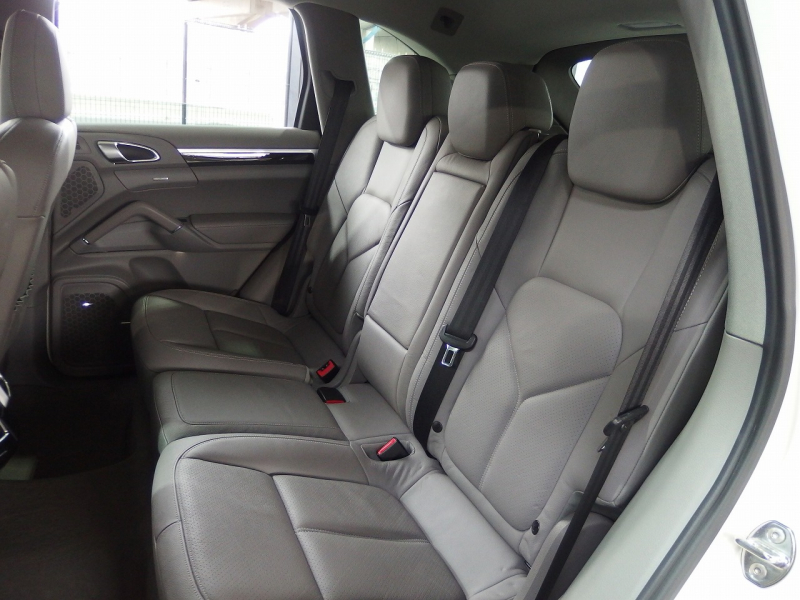 ポルシェ カイエン 正規ディーラー車　右ハンドル EUR-GTエアロ　ESローダウンサス　社外22インチアルミ 中古車